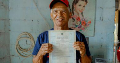 Sem documentos e considerado morto, lavrador obtém registro de nascimento aos 74 anos