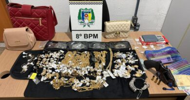 Casal cruza balsa após roubo no Pará, é preso em hotel no Tocantins e polícia recupera joias avaliadas em R$ 550 mil