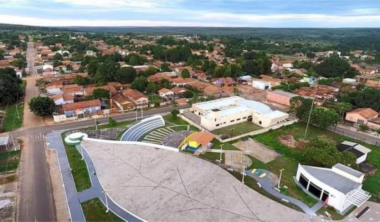 Morador é surpreendido e assassinado a tiros enquanto saía de casa, em Wanderlândia