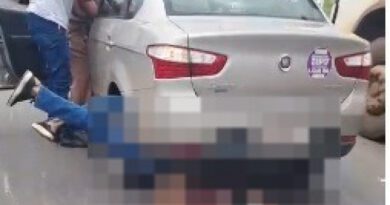 Motociclista fica preso na roda traseira de carro após colisão na BR-153, em Araguaína