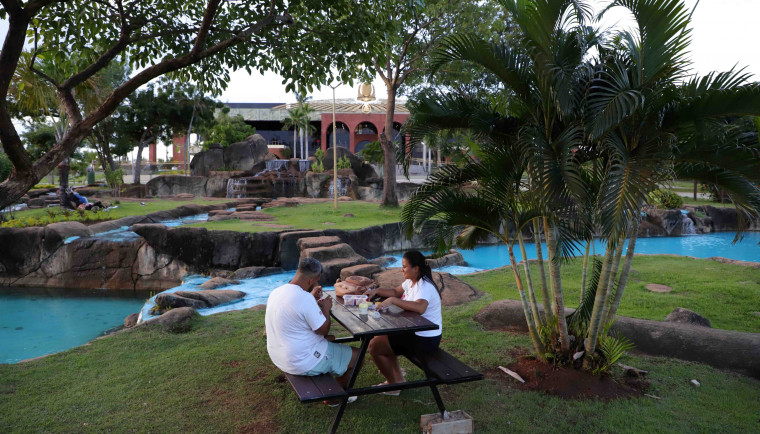 Praça dos Girassóis, uma das maiores do mundo, ganha espaços para pets, esportes e lazer