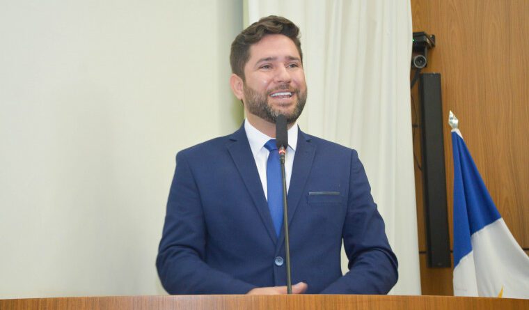 Com 922 votos, empresário Miguel Barros toma posse como vereador na Câmara de Palmas