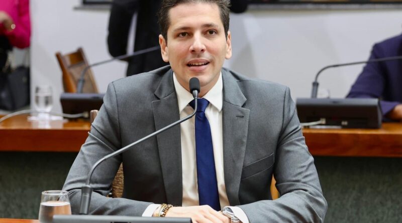 Com atuação de Olyntho, IPVA zero para veículos elétricos e híbridos avança e é ampliado no Tocantins