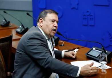 Deputado Gipão propõe leis contra crimes digitais e adultização de crianças no Tocantins