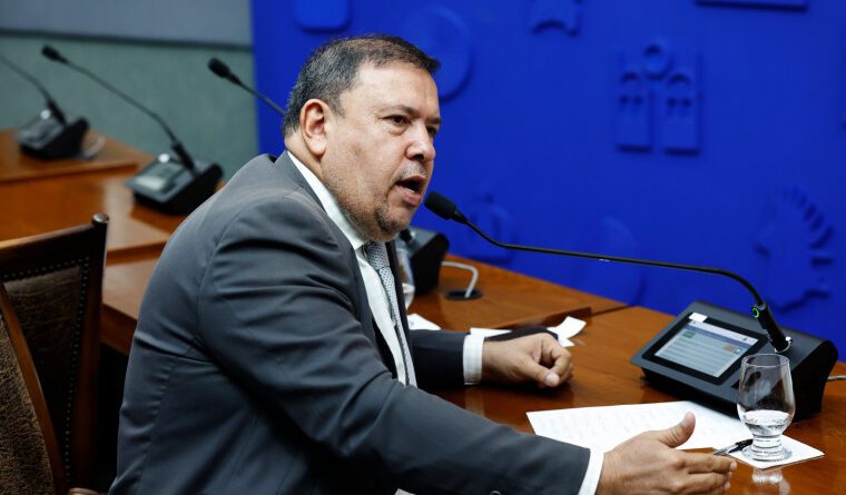 Deputado Gipão propõe leis contra crimes digitais e adultização de crianças no Tocantins