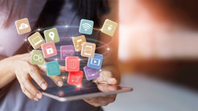 BNCC no celular: bilhões de reais e o conto de fadas digital que custa caro ao brasileiro