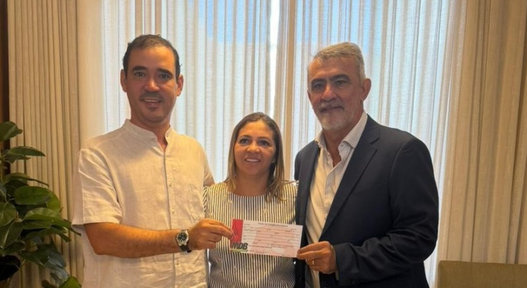 Wesla Lima, filha de Aquiles da Areia, chega ao MDB e é exaltada por Vicentinho e Amélio