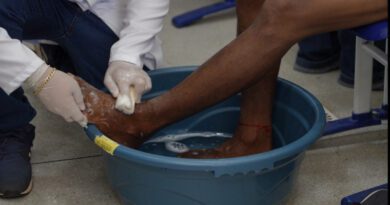 Lava-pés inspirado na Bíblia vira atendimento de saúde para população de rua em Araguaína