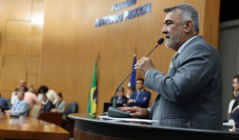 Amélio fala em gratidão, respeito entre adversários e evita confronto ao deixar o Republicanos