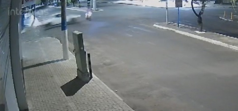 Motorista que avançou sinal a mais de 100 km/h e causou morte pode enfrentar júri popular