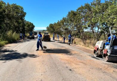 Após reclamações e avanço dos buracos, TO-280 começa a receber manutenção emergencial