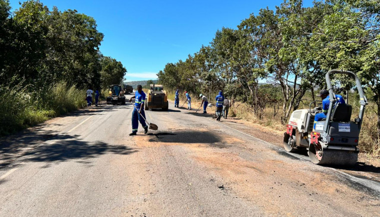 Após reclamações e avanço dos buracos, TO-280 começa a receber manutenção emergencial