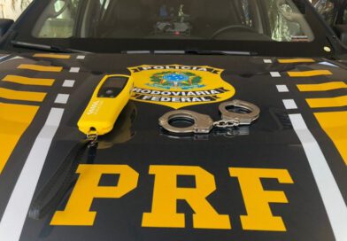Dois motoristas bêbados são presos após acidentes; um era procurado por não pagar pensão