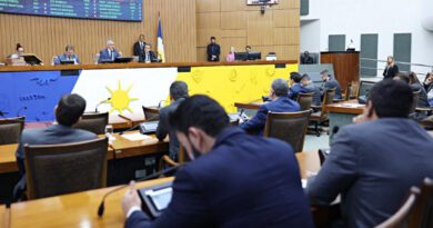 MP dos coronéis é derrubada após empate, saída de Janad e voto de Amélio; 11 foram promovidos MP dos coronéis é derrubada após empate, saída de Janad e voto de Amélio; 11 foram promovidos