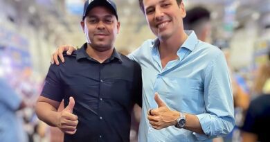 Pedro Afonso: Deputado Olyntho firma parceria com o vereador Rômulo Soares e garante veículo para pacientes em hemodiálise Pedro Afonso: Deputado Olyntho firma parceria com o vereador Rômulo Soares e garante veículo para pacientes em hemodiálise