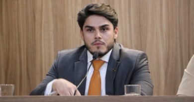 Jovem Pedro Vitor Rabello assume comando da OAB Tocantins e reforça gestão compartilhada Jovem Pedro Vitor Rabello assume comando da OAB Tocantins e reforça gestão compartilhada