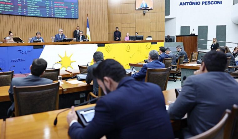 Ata de comissão da Assembleia é publicada 302 dias após reunião; outro registro levou 98 dias