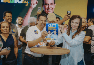 Dorinha firma compromisso de reestruturar carreira dos professores e ampliar bolsas do PROFE