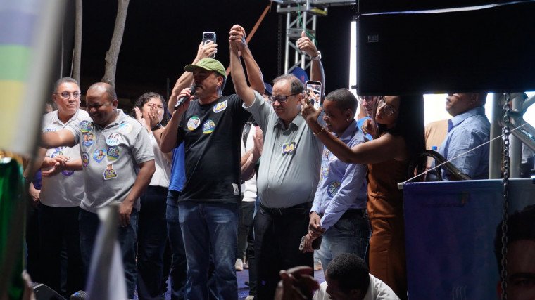 Wanderlei aparece de surpresa em palanque e reafirma apoio a Eli Borges na disputa ao Senado