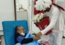 Há quatro anos na estrada, Palhaço Cupido surpreende pacientes renais com rosas no Tocantins