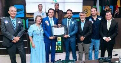 Deputado estadual Olyntho recebe a maior honraria da Câmara Municipal de Araguaína Deputado estadual Olyntho recebe a maior honraria da Câmara Municipal de Araguaína