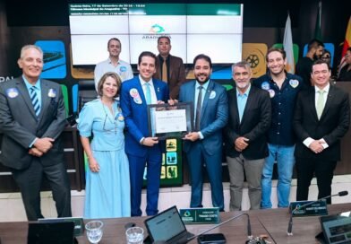 Deputado estadual Olyntho recebe a maior honraria da Câmara Municipal de Araguaína