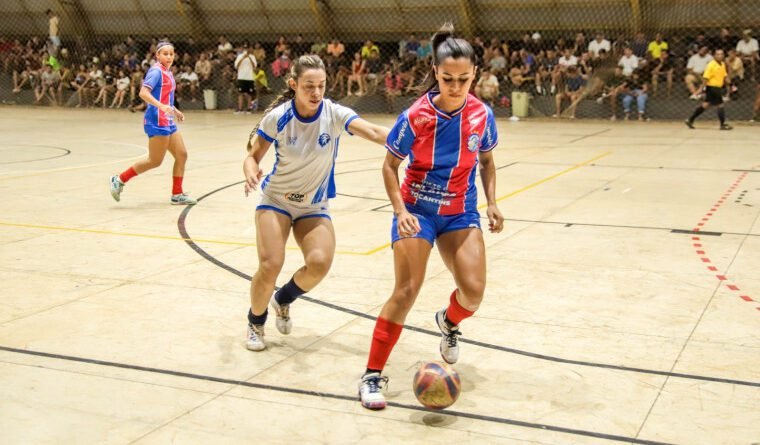 Mulheres brilham nas quadras durante as finais de torneio de futsal com 60 equipes em Araguaína